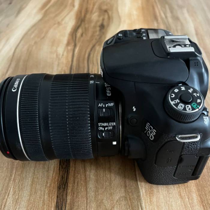 دوربین عکاسی کانن دست دوم  Canon EOS 70D Kit 18-135mm f/3.5-5.6 IS STM (3000 شات)