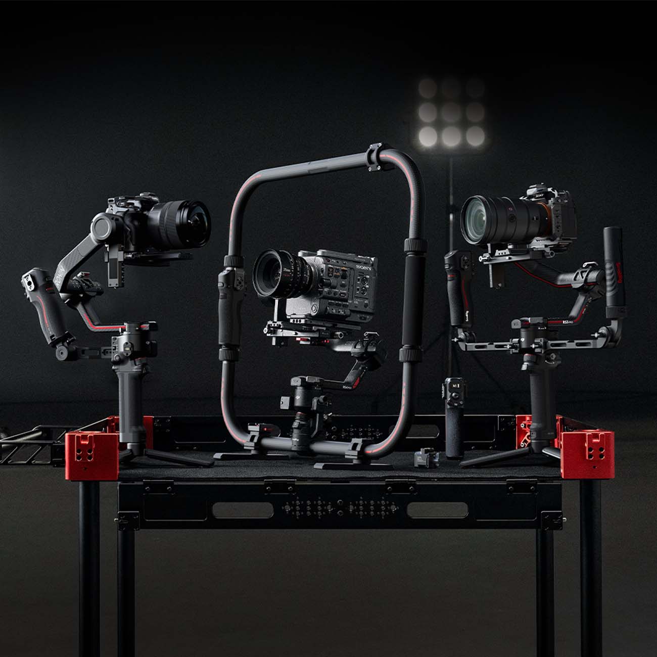 نمای نصب شده دسته کنترل فوکوس SmallRig Focus Control Sling Handle for DJI RS Series