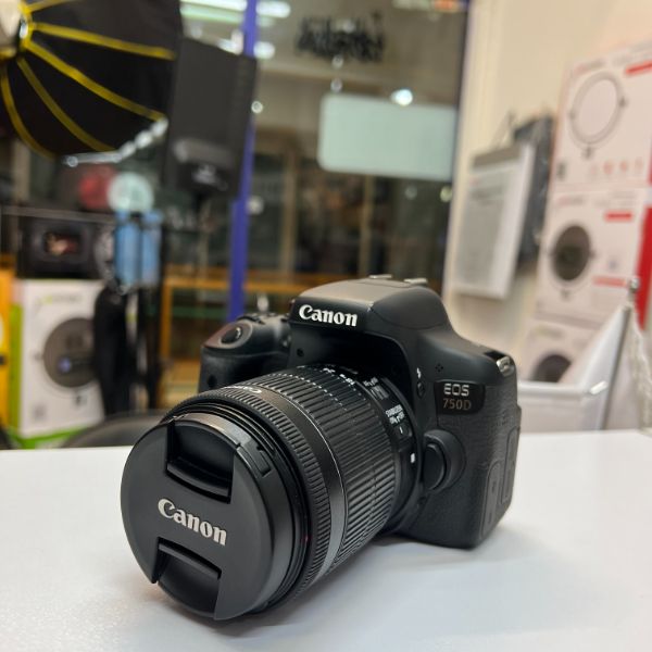 دوربین دست دوم Canon EOS 750D Kit 18-55mm f/3.5-5.6 IS STM (7900 شات)