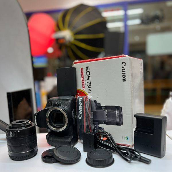 دوربین دست دوم Canon EOS 750D Kit 18-55mm f/3.5-5.6 IS STM (7900 شات)