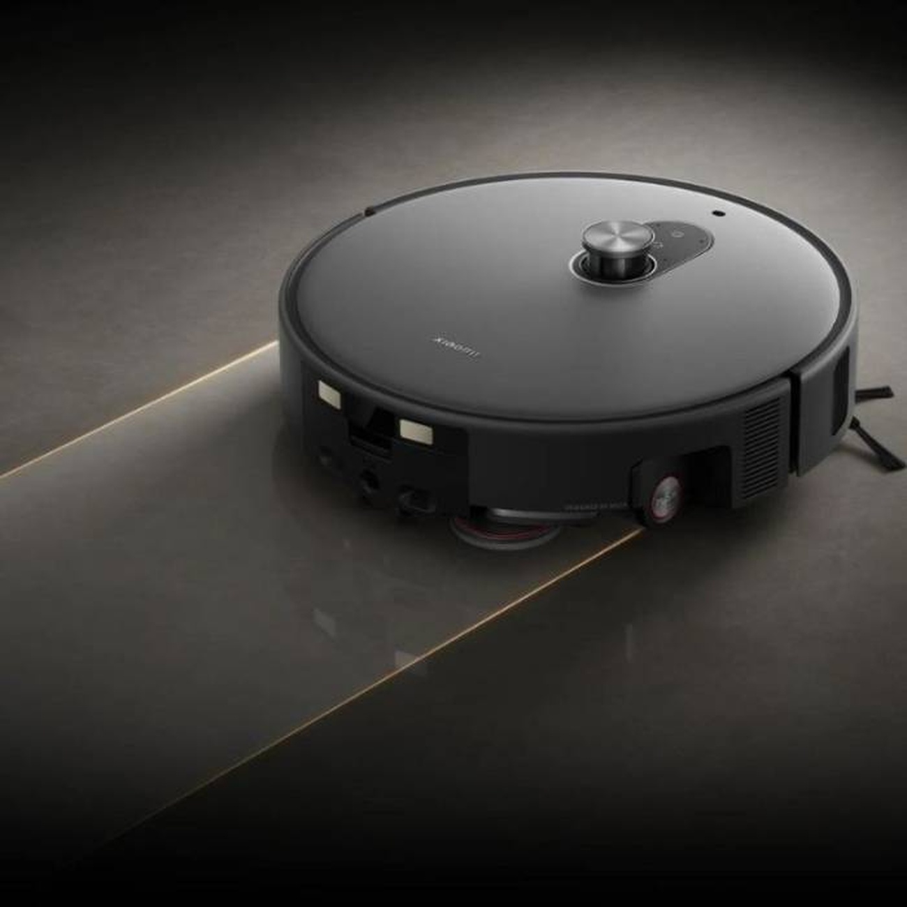 عکس در حال استفاده از جارو رباتیک شیائومی Xiaomi 6 Max Robot Vacuum