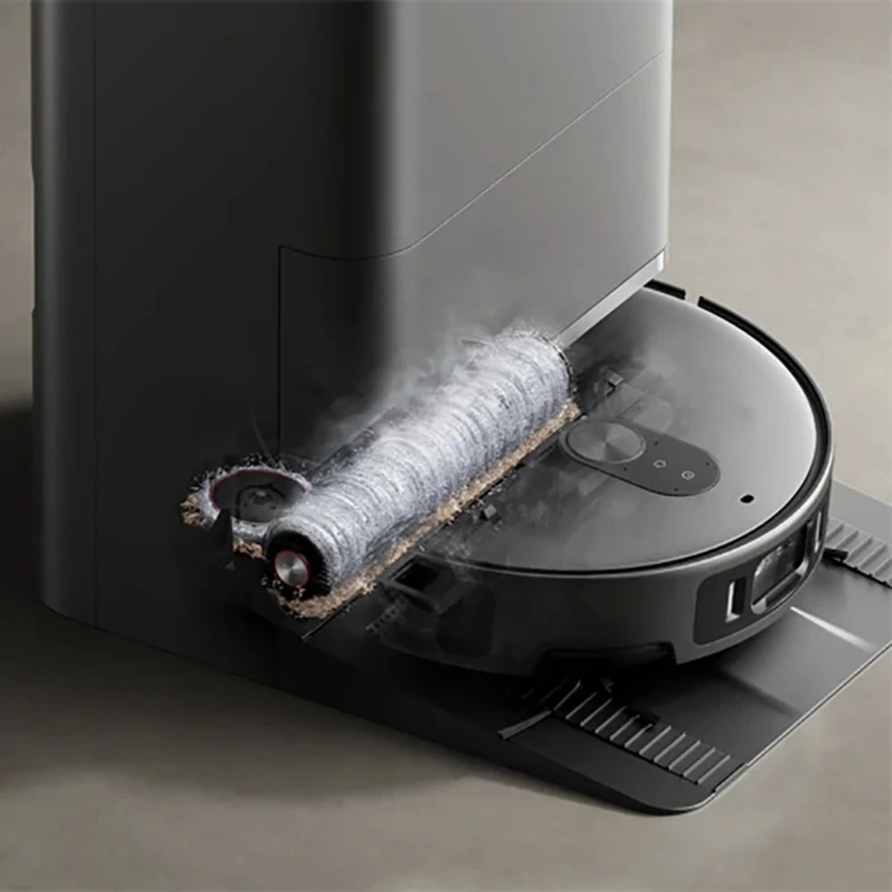 عکس در حال استفاده از جارو رباتیک شیائومی Xiaomi 6 Max Robot Vacuum