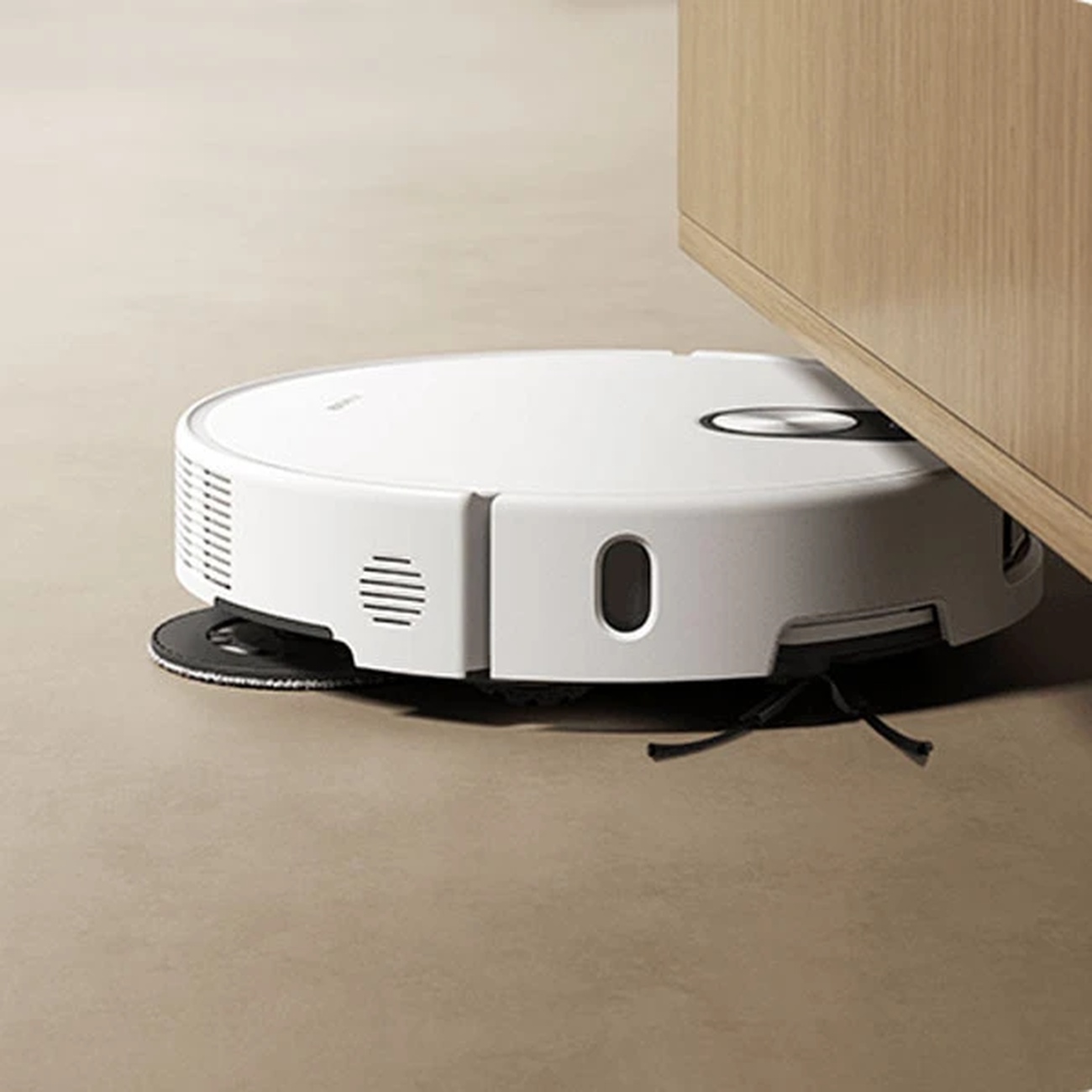 عکس در حال استفاده از جارو رباتیک شیائومی Xiaomi 5 Robot Vacuum