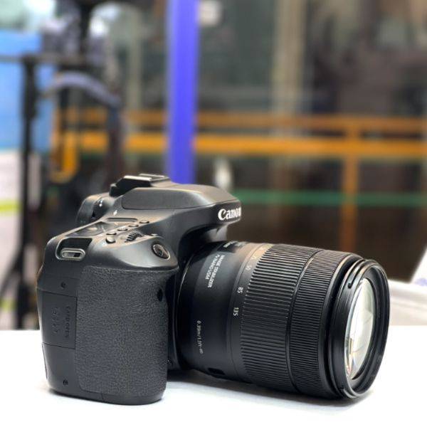 دوربین دست دوم کانن  Canon EOS 80D Kit 18-135mm f/3.5-5.6 IS USM (12671 شات)