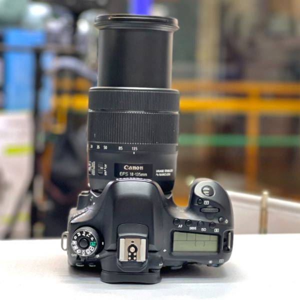 دوربین دست دوم کانن  Canon EOS 80D Kit 18-135mm f/3.5-5.6 IS USM (12671 شات)