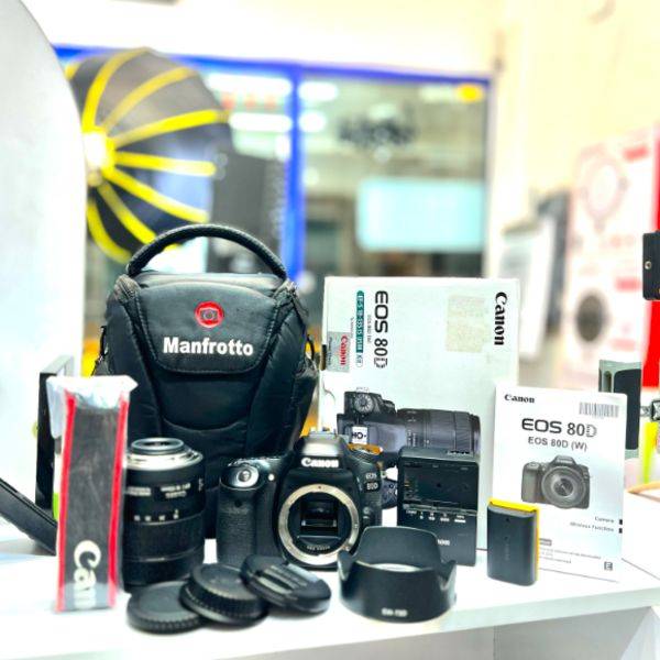 دوربین دست دوم کانن  Canon EOS 80D Kit 18-135mm f/3.5-5.6 IS USM (12671 شات)