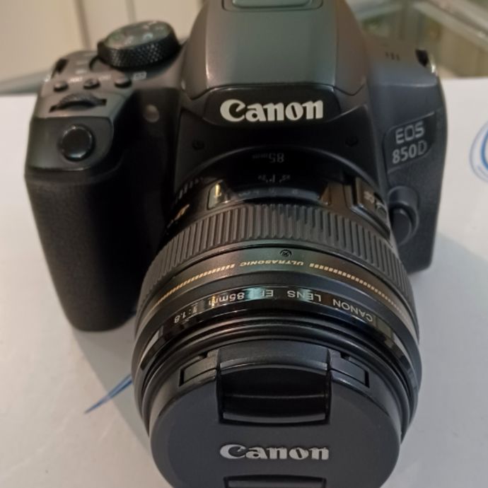 دوربین دست دوم کانن  Canon EOS 850D kit EF 85mm f/1.8 USM Lens(حدود 7800 شات)