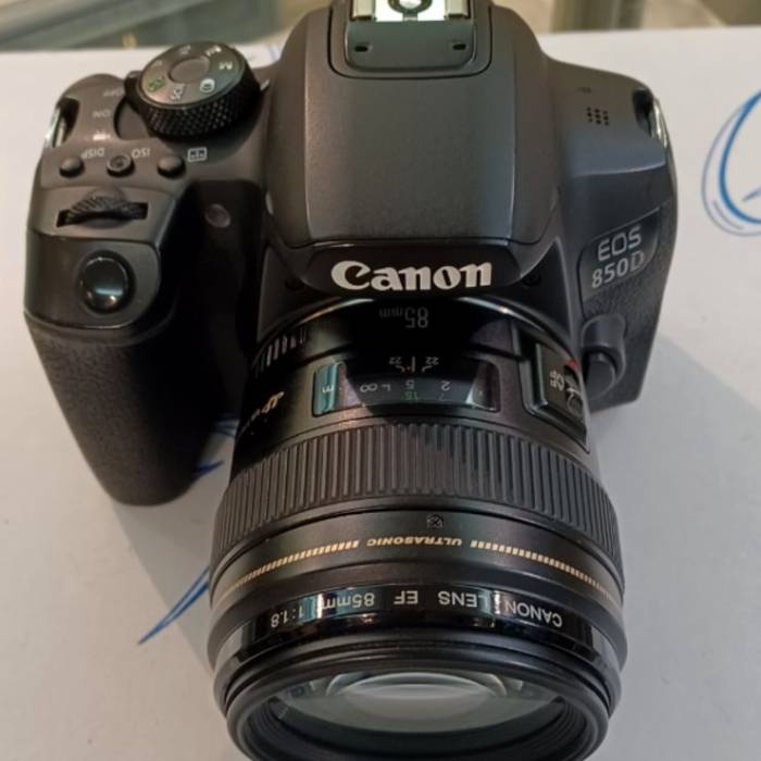 دوربین دست دوم کانن  Canon EOS 850D kit EF 85mm f/1.8 USM Lens(حدود 7800 شات)