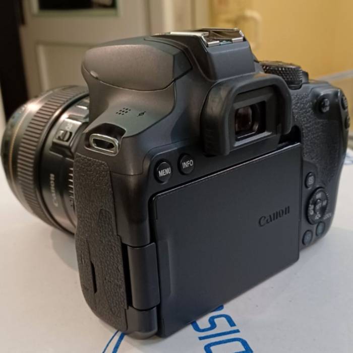 دوربین دست دوم کانن  Canon EOS 850D kit EF 85mm f/1.8 USM Lens(حدود 7800 شات)