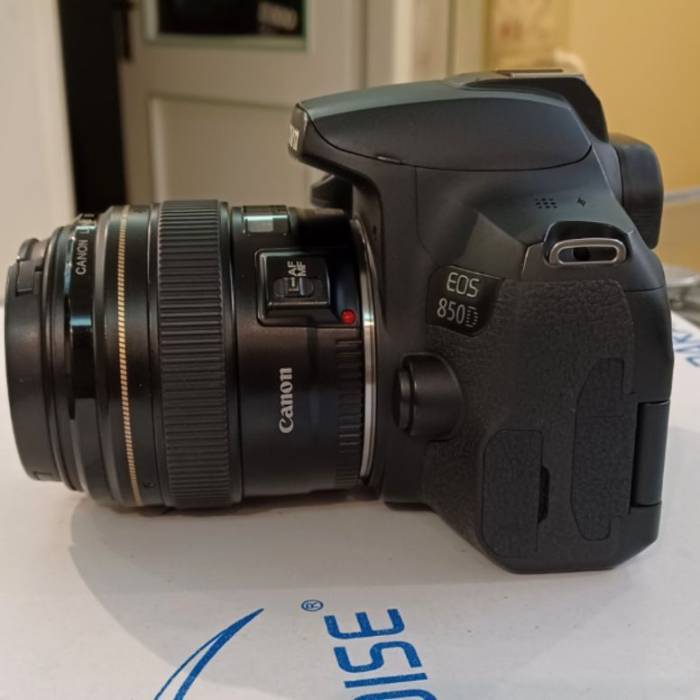 دوربین دست دوم کانن  Canon EOS 850D kit EF 85mm f/1.8 USM Lens(حدود 7800 شات)