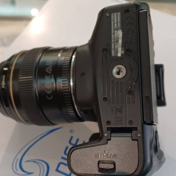 دوربین دست دوم کانن  Canon EOS 850D kit EF 85mm f/1.8 USM Lens(حدود 7800 شات)