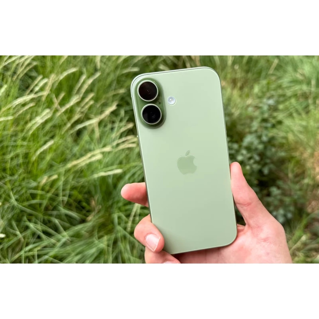 عکس در حال استفاده از گوشی موبایل آیفون Apple Iphone 17 normal 256GB ZAA