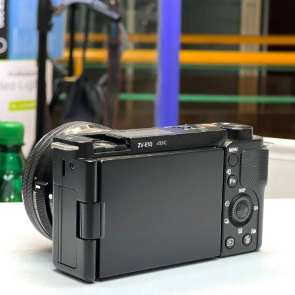 دوربین کانن دست دوم Sony ZV-E10 Mirrorless Camera kit 16-50mm (1070 شات)