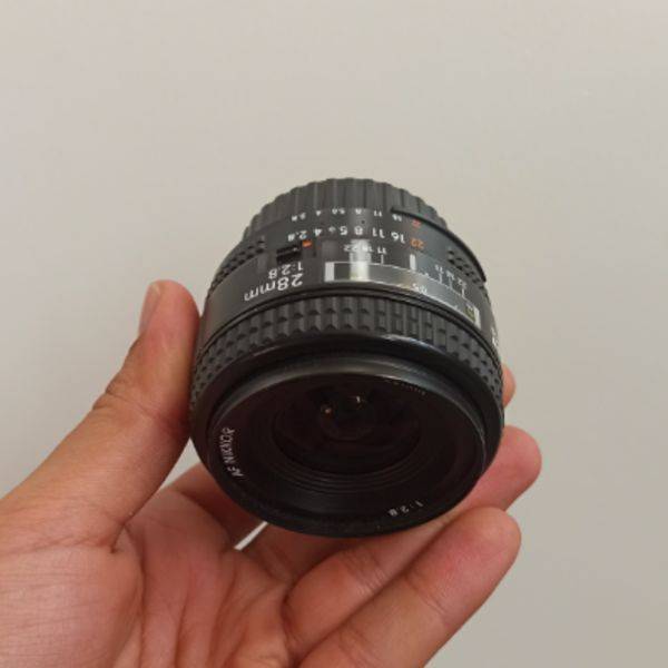 لنز دست دوم لنز نیکون مدل Nikon AF NIKKOR 28mm f/2.8D (جعبه دارد)