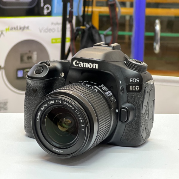 دوربین عکاسی کانن دست دوم Canon EOS 80D Kit 18-55mm f/3.5-5.6 IS STM (49000 شات)