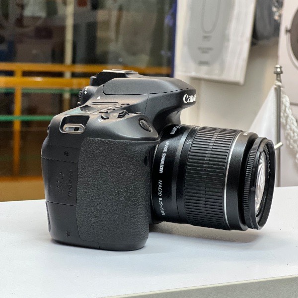 دوربین عکاسی کانن دست دوم Canon EOS 80D Kit 18-55mm f/3.5-5.6 IS STM (49000 شات)
