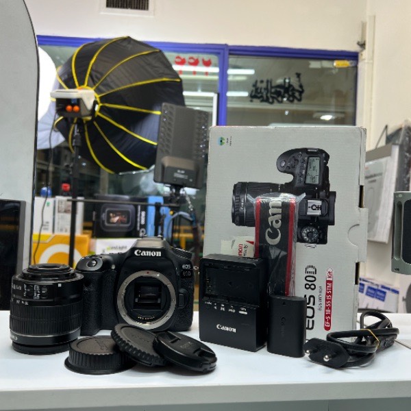 دوربین عکاسی کانن دست دوم Canon EOS 80D Kit 18-55mm f/3.5-5.6 IS STM (49000 شات)