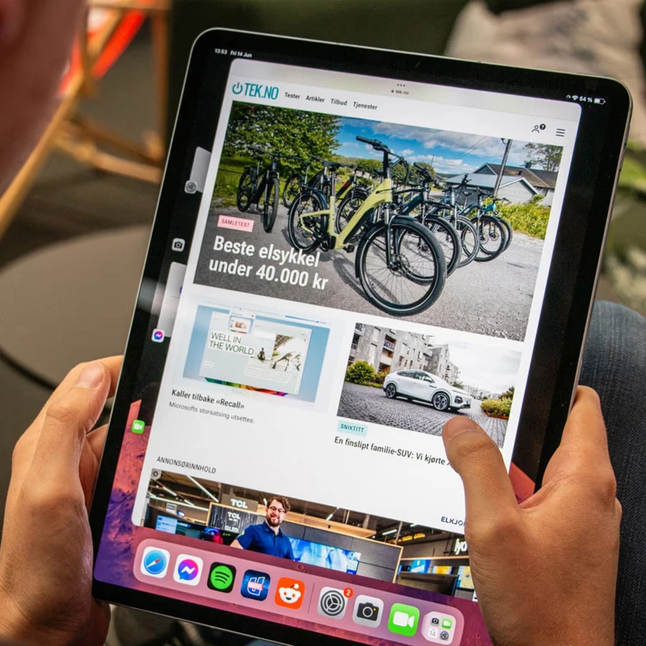 عکس در حال استفاده از آیپد پرو Apple IPad Air M4 256GB 11inch