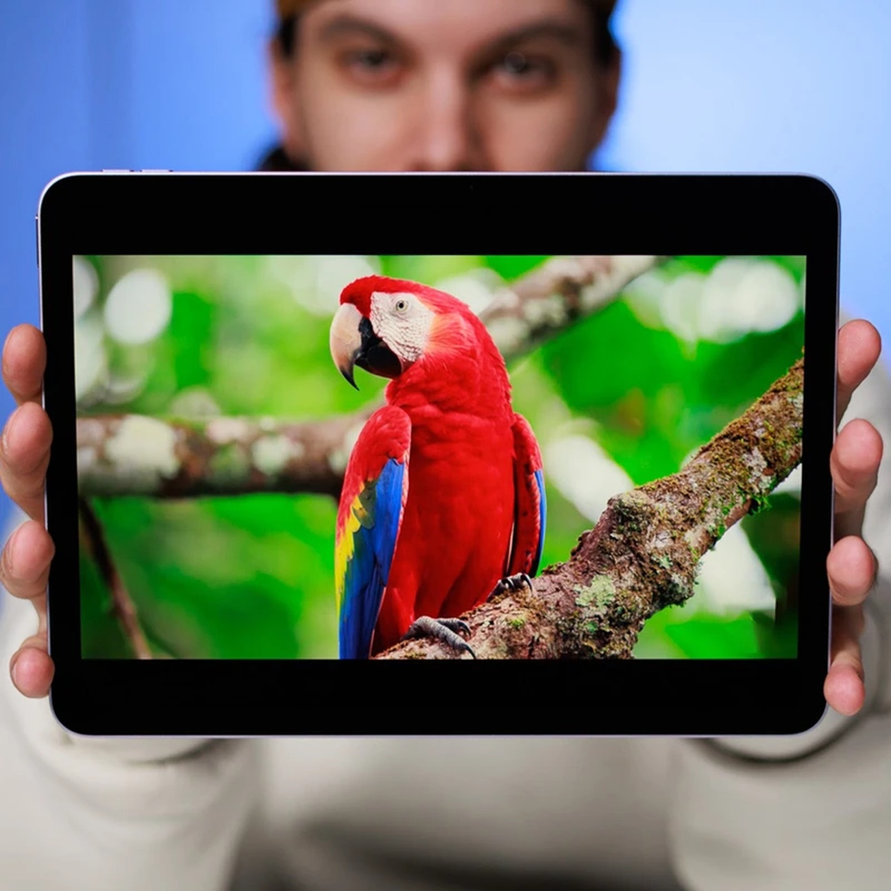 عکس در حال استفاده از آیپد پرو Apple IPad Air M4 256GB 11inch