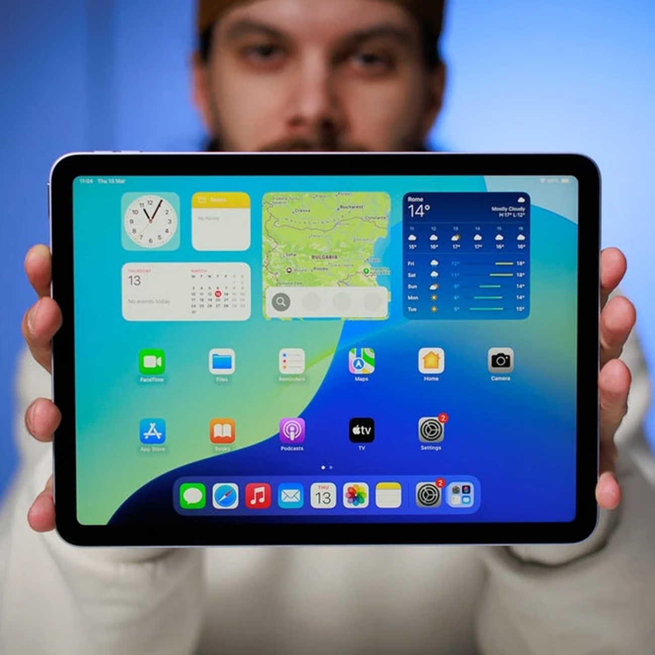عکس در حال استفاده از آیپد ایر Apple IPad Air M3 256GB 11inch