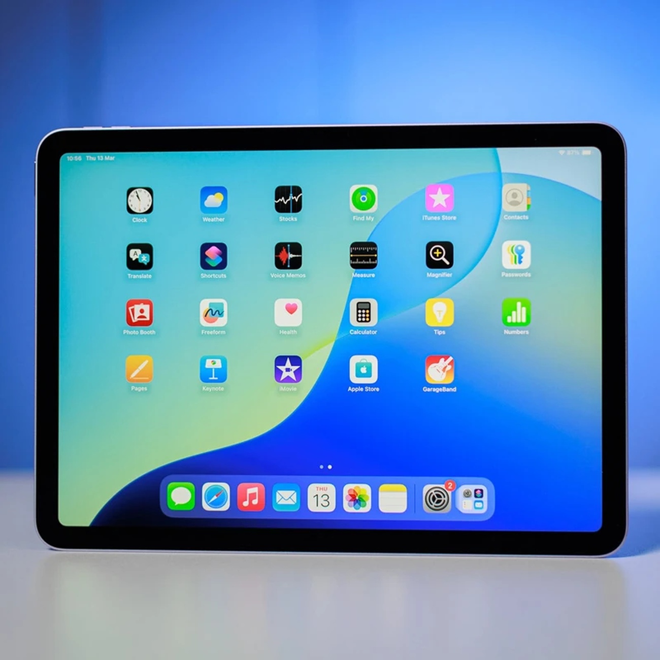 عکس در حال استفاده از آیپد ایر Apple IPad Air M3 256GB 11inch