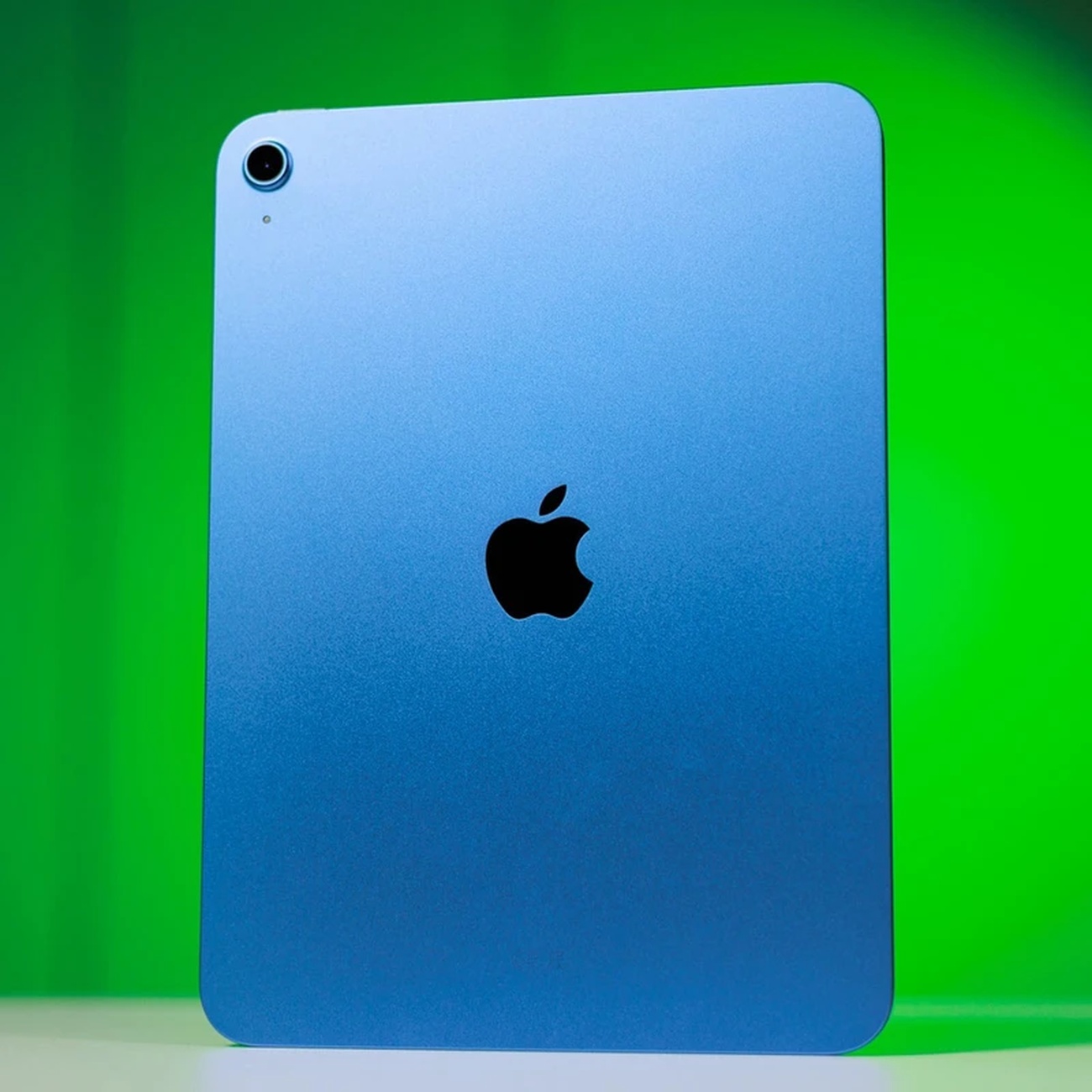 عکس از رنگ آبی آیپد ایر Apple IPad Air 16 128GB 11inch