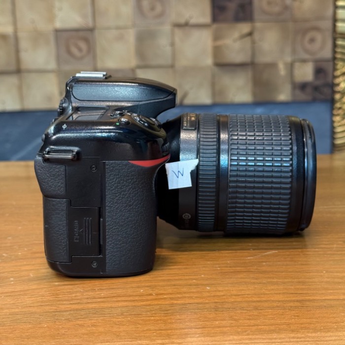 دوربین دست دوم عکاسی نیکون Nikon D7500 Kit 18-140mm f/3.5-5.6 G VR (185000 شات)