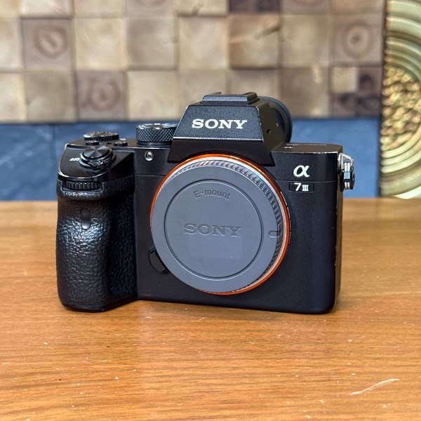 دوربین دست دوم بدون آینه سونی Sony a7 III Mirrorless Camera Body (155000 شات)