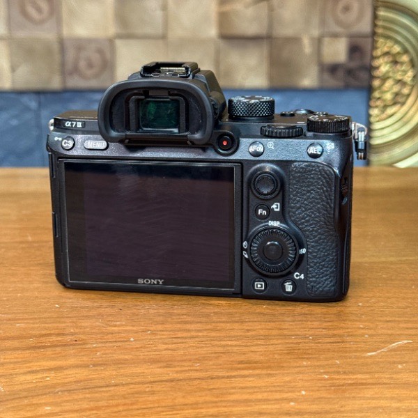دوربین دست دوم بدون آینه سونی Sony a7 III Mirrorless Camera Body (7000 شات)