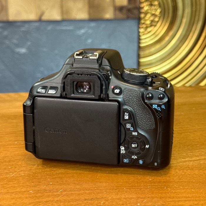 دوربین عکاسی کانن دست دوم Canon EOS 600D Kit 18-55mm f/3.5-5.6 III