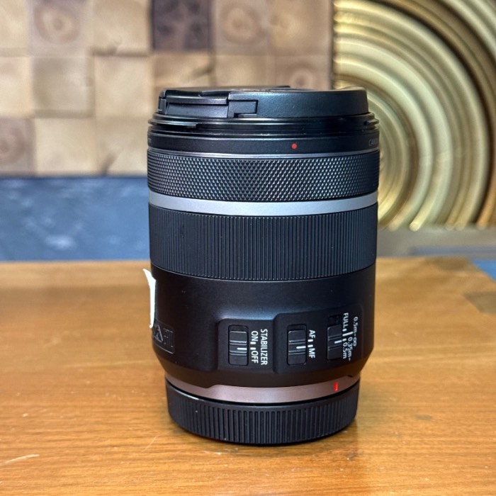 لنز دست دوم کانن Canon RF 85mm f/2 Macro IS STM Lens (جعبه دارد)