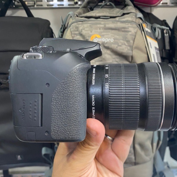دوربین دست دوم عکاسی کانن Canon EOS 850D kit EF-S 18-135mm f/3.5-5.6 IS STM