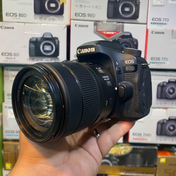 دوربین دست دوم عکاسی کانن Canon EOS 80D Kit 18-135mm f/3.5-5.6 IS USM