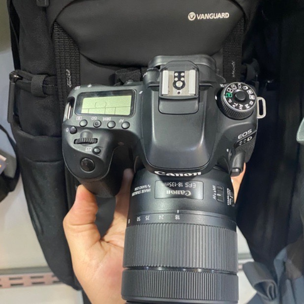 دوربین دست دوم عکاسی کانن Canon EOS 80D Kit 18-135mm f/3.5-5.6 IS USM