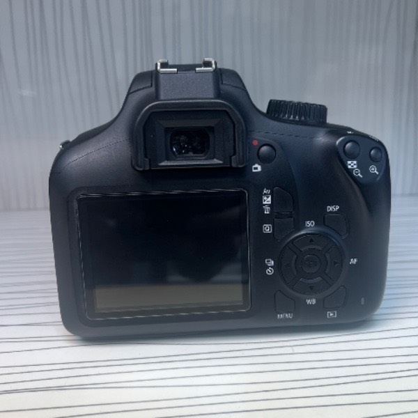 دوربین دست دوم عکاسی کانن Canon EOS 4000D Kit EF-S 18-55mm III (5800 شات)