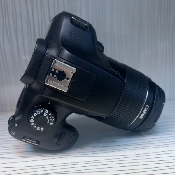 دوربین دست دوم عکاسی کانن Canon EOS 4000D Kit EF-S 18-55mm III (5800 شات)