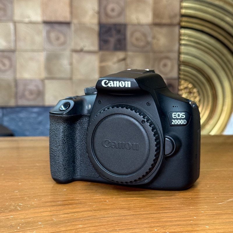 دوربین دست دوم عکاسی کانن Canon EOS 2000D Body (9900 شات)