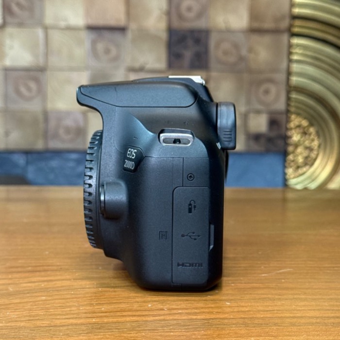 دوربین دست دوم عکاسی کانن Canon EOS 2000D Body (9900 شات)