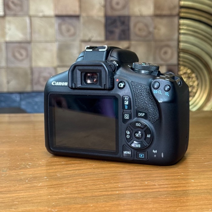 دوربین دست دوم عکاسی کانن Canon EOS 2000D Body (9900 شات)