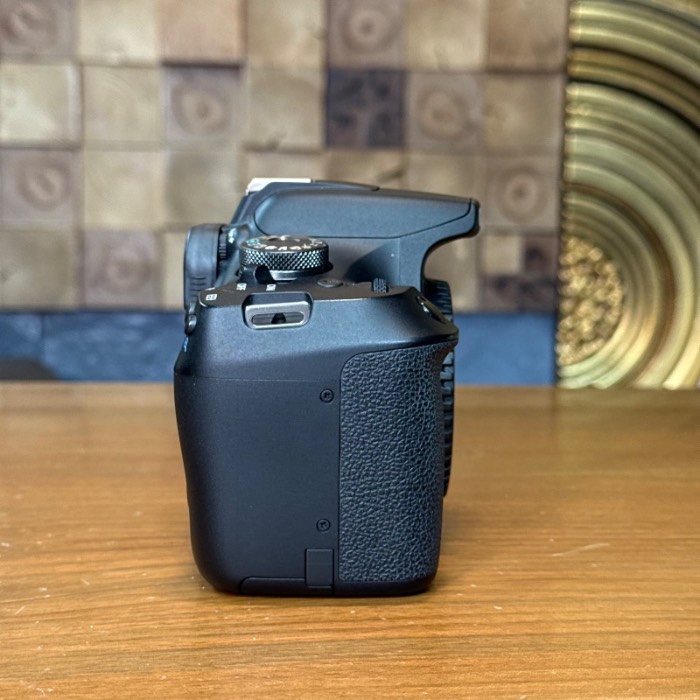 دوربین دست دوم عکاسی کانن Canon EOS 2000D Body (9900 شات)