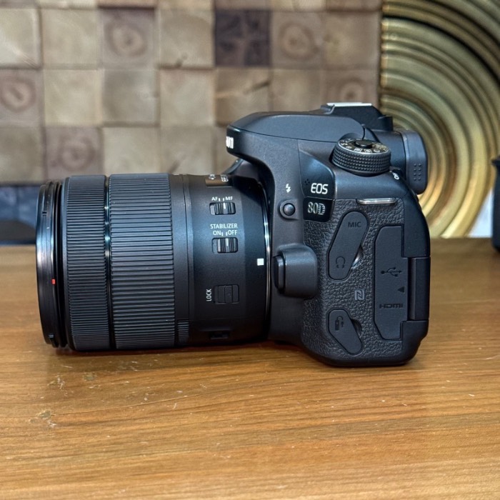 دوربین دست دوم عکاسی کانن Canon EOS 80D Kit 18-135mm f/3.5-5.6 IS USM (12000 شات)