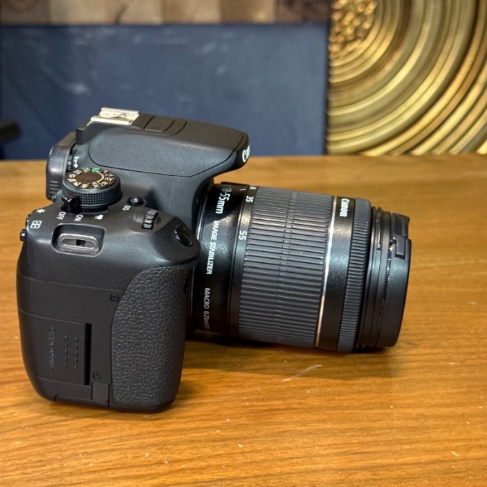 دوربین دست دوم عکاسی کانن Canon EOS 700D Kit 18-55mm f/3.5-5.6 IS STM (7000 شات)