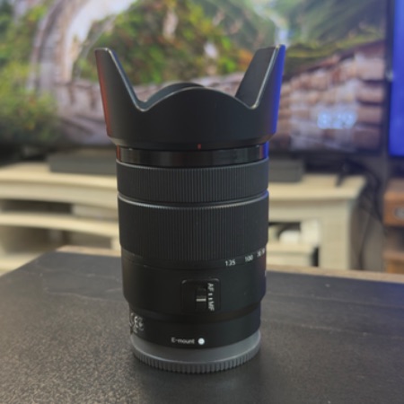 لنز دست دوم سونی Sony E 18-135mm f/3.5-5.6 OSS (جعبه ندارد)