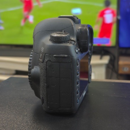 دوربین دست دوم عکاسی کانن Canon EOS 5D Mark IV Body (33/000 شات)