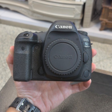 دوربین دست دوم عکاسی کانن Canon EOS 5D Mark IV Body (33/000 شات)