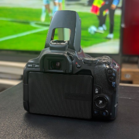 دوربین دست دوم عکاسی کانن  Canon EOS 250D Kit EF-S 18-55 mm f/4-5.6 IS STM (13/000 شات)