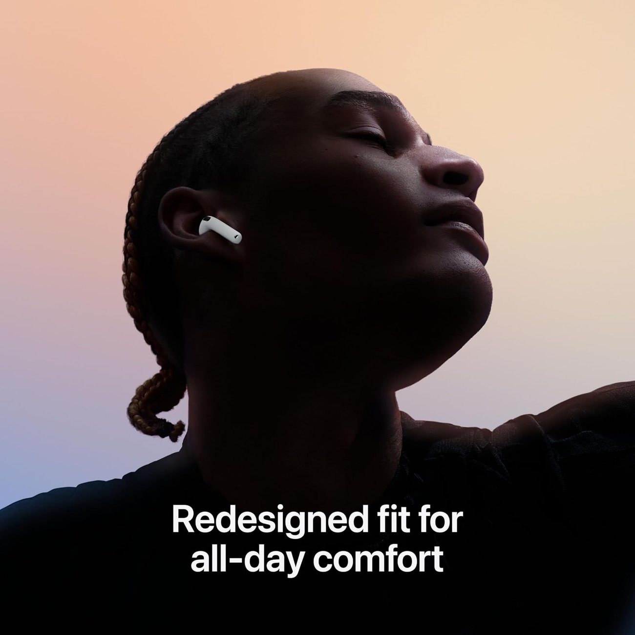 عکس در حال استفاده از ایرپاد 4 اپل Appel AirPods 4