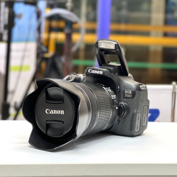 دوربین دست دوم عکاسی  Canon EOS 750D Kit 18-135mm F3.5-5.6 IS STM (49800 شات)