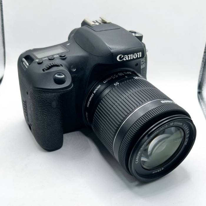 دوربین دست دوم Canon EOS 760D Kit EF-S 18-55 IS STM (31000 شات)