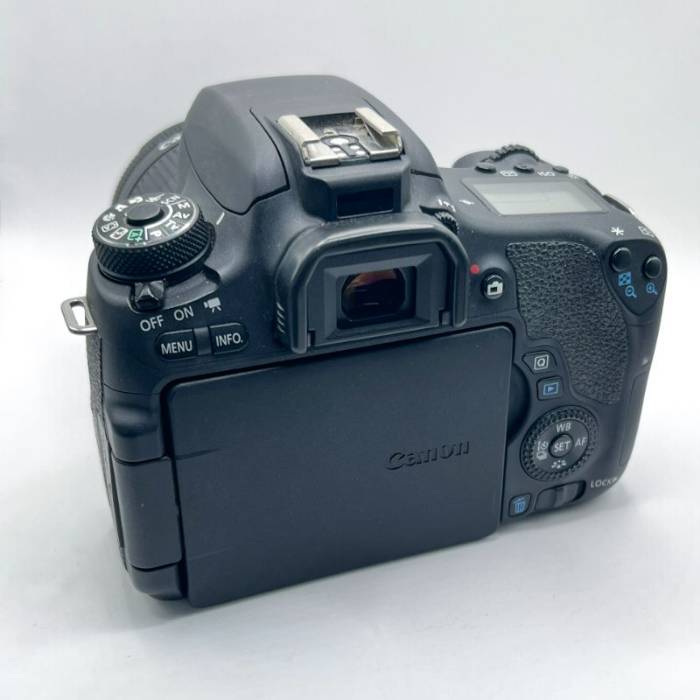 دوربین دست دوم Canon EOS 760D Kit EF-S 18-55 IS STM (31000 شات)